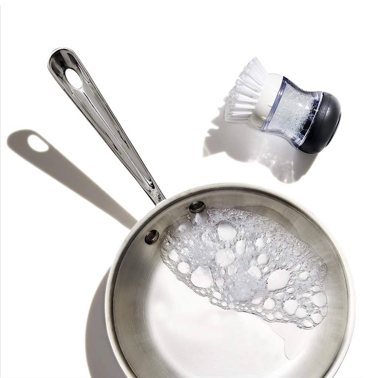 מברשת ניקוי כלים כף יד עם מעמד OXO