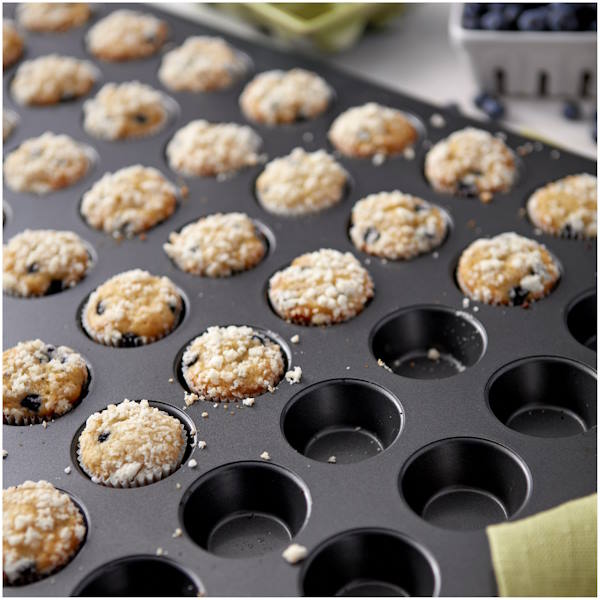 תבנית מיני מאפינס 48 שקעים Wilton