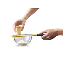 מגרדת GRIP GRATER עם ידית אחיזה Joseph Joseph