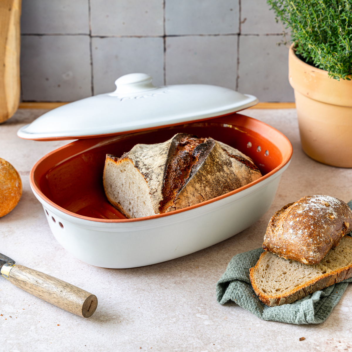 כלי חרס לבן לשמירת לחם 2.3 ליטר RÖMERTOPF
